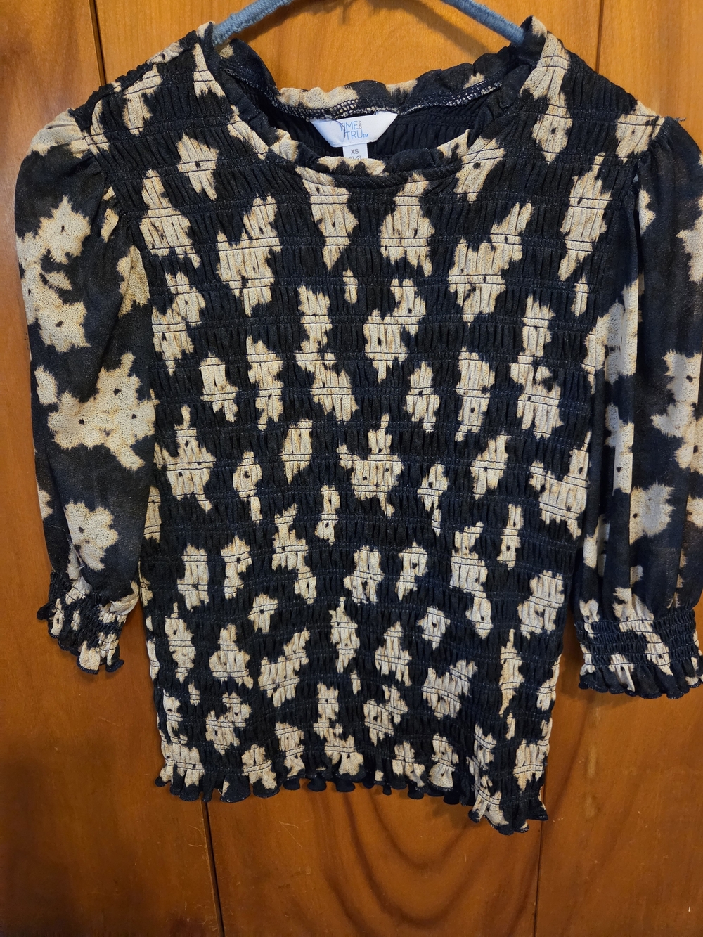 Time and Tru Navy and Beige Smocked Floral Top NWOT